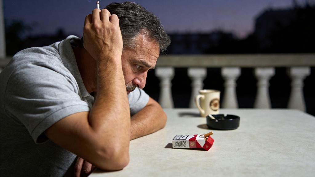 Moment difficile, hésitation face au paquet